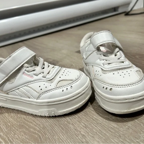 Reebok White Sneakers All-White Comfort Design - Picture 2 of 4